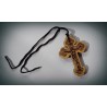 Vyrobeno ze dřeva
rozměr: 8 x 5,2cm
Vyrobeno v Řecku
Ručně vyrobený dřevěný kříž 
Ortodoxní kříž z hory Athos. Upozornění: šňůrka je na krk příliš krátká. 