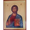 Vyrobeno v Řecku 
Rozměr: 45x35 cm
Na dřevěném podkladě
S ouškem na pověšení
Pozlacený podklad
S vyřezaným rámem
Na ikoně je Pán Ježíš Kristus Vševládce.
