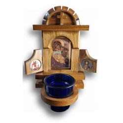 Dřevěný ikonostas s řezbou a ikonou Panny Marie Eleusa – s modlitebním svícínkem