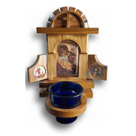 Dřevěný ikonostas s řezbou a ikonou Panny Marie Eleusa – s modlitebním svícínkem