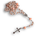 Růženec s perleťovými korálky a růžovými růžemi – 55 cm