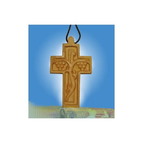 Gravírovaný dřevěný kříž s vinným kmenem