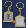 Vyrobeno v Řecku
rozměr: 10 x 3,5 cm 
Barva: Zlatá se stříbrnou ikonkou
Klíčenka na klíče s Pannu Marií a Kristem. Detailní vyobrazení reliéfu. 